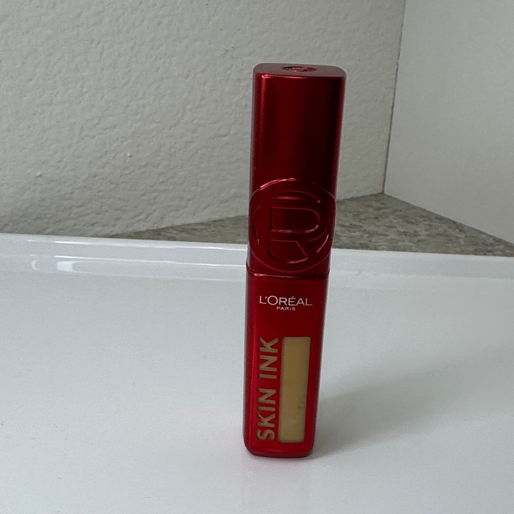 NEW, SEALED L'Oreal Paris Skin Ink Foundation  - 40 Warm Dore